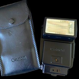 Canon Speedlite 199A w/leather case